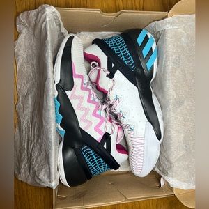 donavan issue 2s pink blue and white in a size 9 in mens